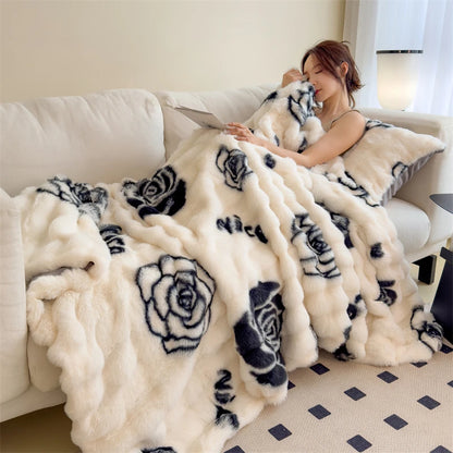 ふわふわな花柄プリントのプラッシュブランケット